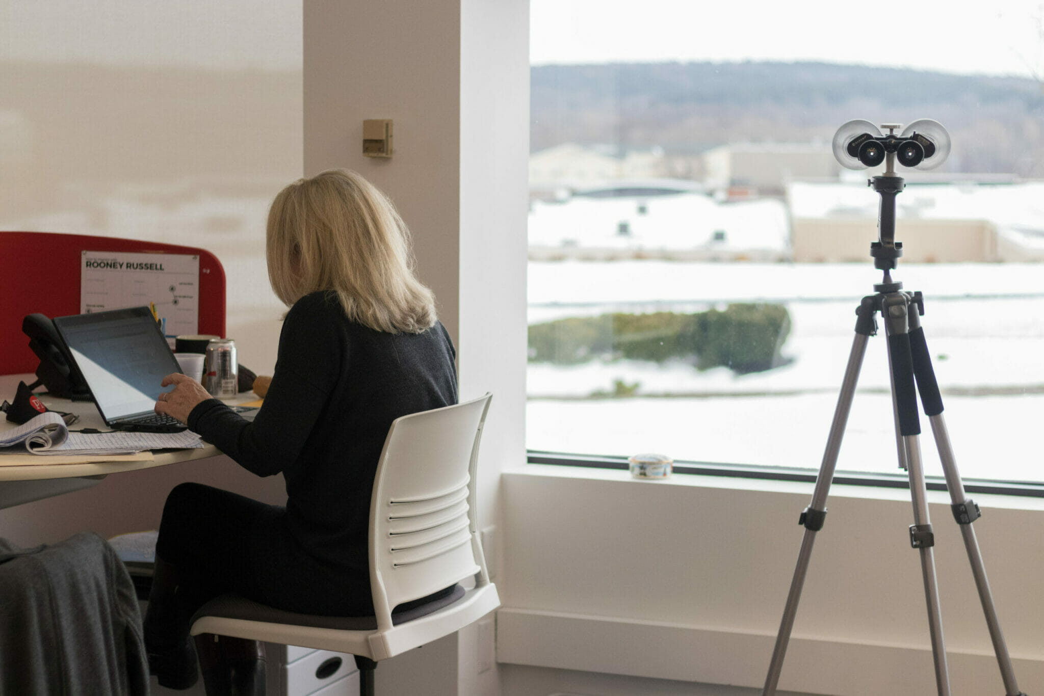 Manager uses HR technology in office