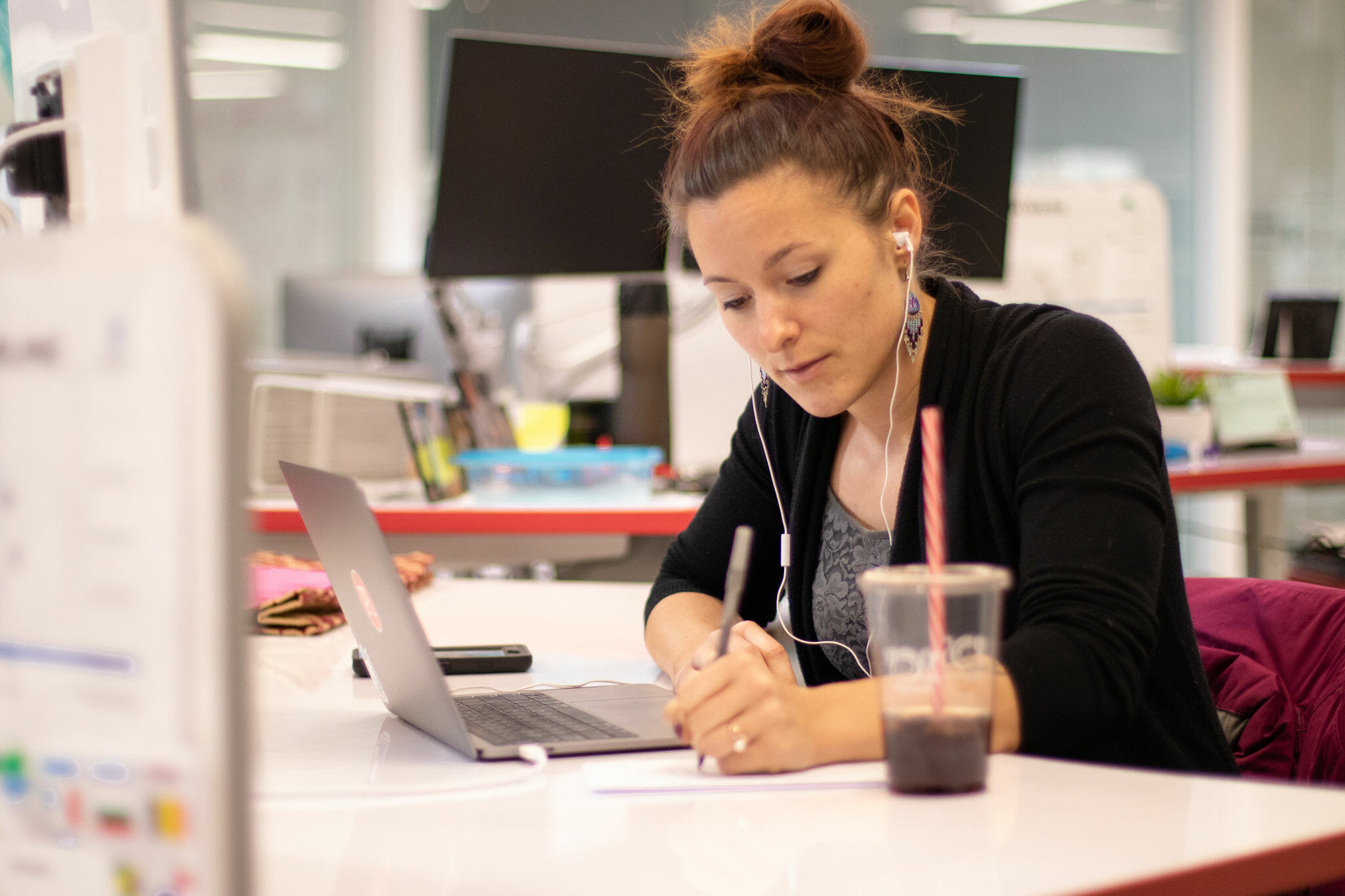 employee embracing open communication as a way to improve employee efficiency
